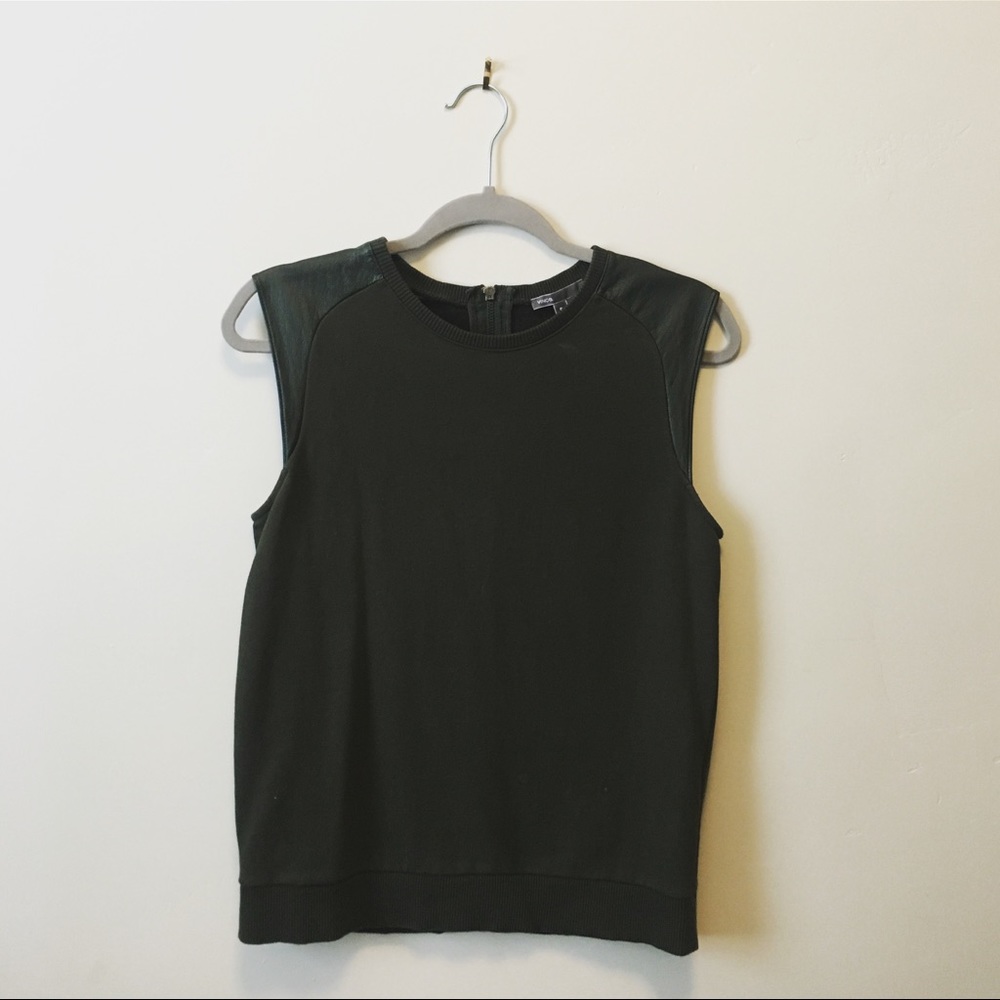Sleeveless sweatshirt